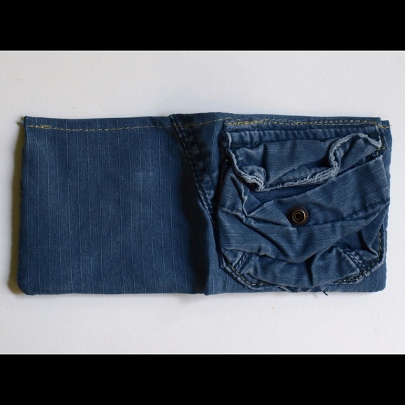 Wallet bifold upcyled repurposed handmade unique - Picture 3 of 6